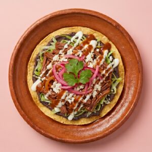 Tostada de Tinga de Res